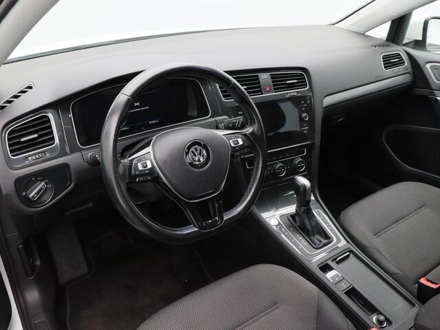 Volkswagen e-Golf E-DITION 136 Pk | Full LED | Parkeersensoren | Climatronic | Adaptive Cruise | Keyless | Navigatie | 16 Inch