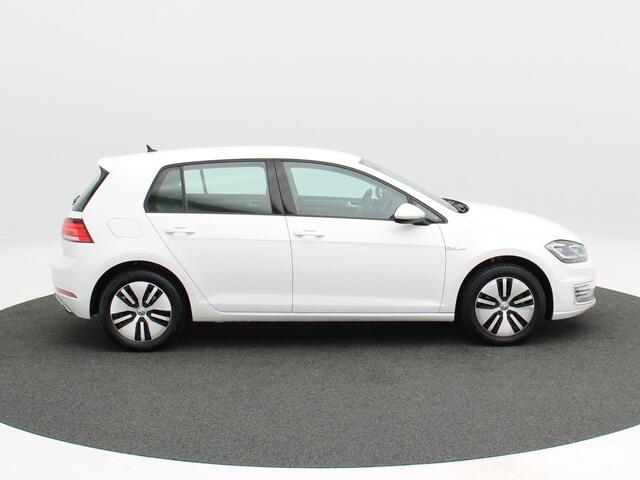 Volkswagen e-Golf E-DITION 136 Pk | Full LED | Parkeersensoren | Climatronic | Adaptive Cruise | Keyless | Navigatie | 16 Inch