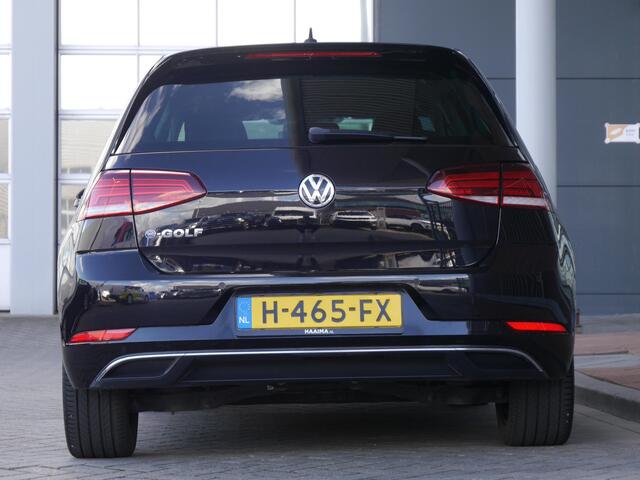 Volkswagen e-Golf E-DITION | Warmtepomp | Digitaal instrumentenpaneel | Parkeer assistent | Led koplampen | 17 inch lichtmetaal | Achteruitrijcamera | Apple carplay/Android auto | Stoelverwarming |