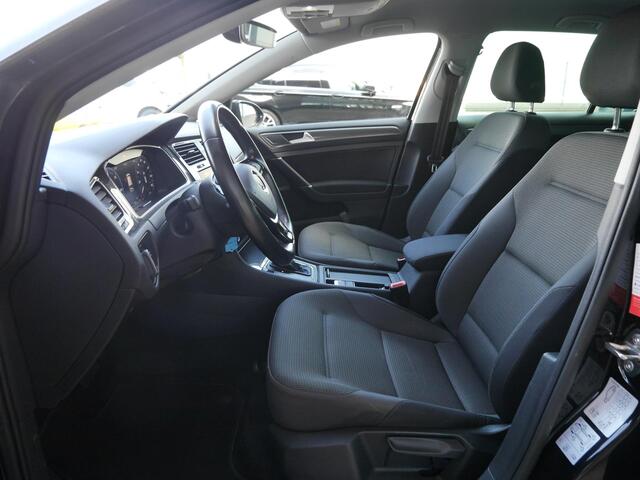 Volkswagen e-Golf E-DITION | Warmtepomp | Digitaal instrumentenpaneel | Parkeer assistent | Led koplampen | 17 inch lichtmetaal | Achteruitrijcamera | Apple carplay/Android auto | Stoelverwarming |