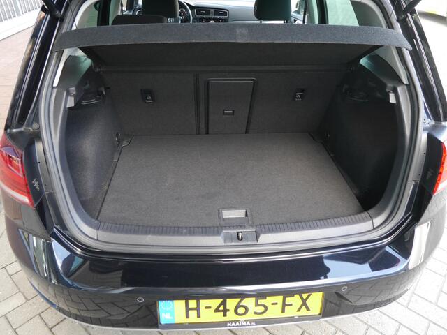 Volkswagen e-Golf E-DITION | Warmtepomp | Digitaal instrumentenpaneel | Parkeer assistent | Led koplampen | 17 inch lichtmetaal | Achteruitrijcamera | Apple carplay/Android auto | Stoelverwarming |