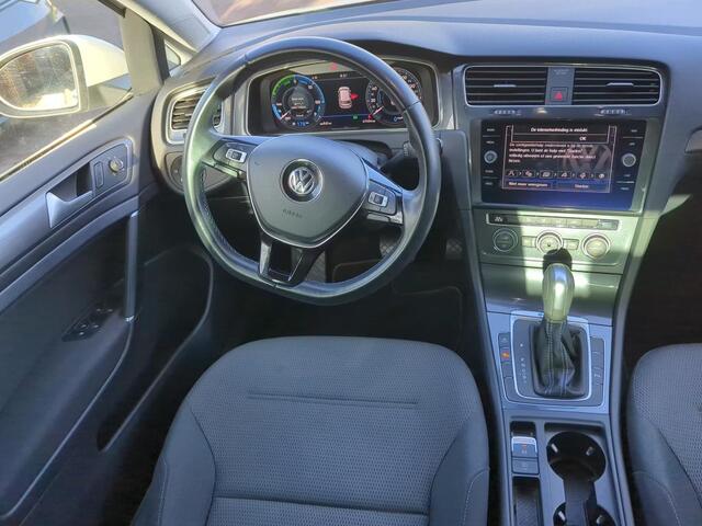 Volkswagen e-Golf E-DITION / SOH 92%/ AUTOMAAT/ NAVI/ PARK. SENSOREN + CAMERA/ DIGITAL DASH/ CLIMATE/ CRUISE/ MULTIMEDIA