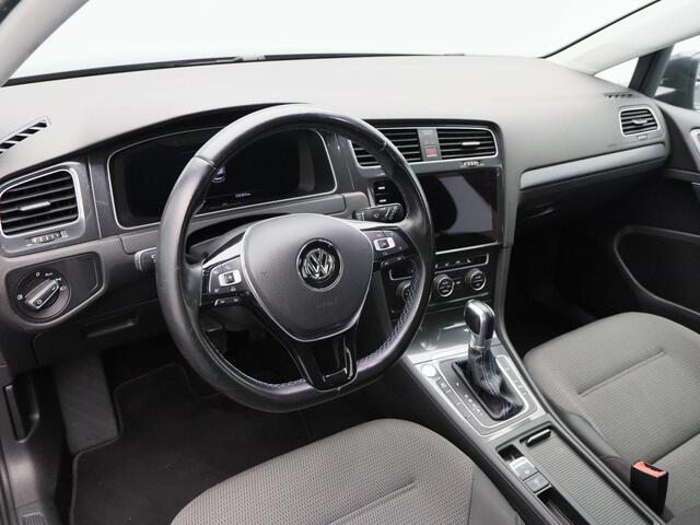 Volkswagen e-Golf 136 Pk Automaat | Full LED | Stoelverwarming | Adaptive Cruise | Climatronic | Warmte Pomp | Navigatie | CarPlay | 17 Inch | 136.295 Km !!