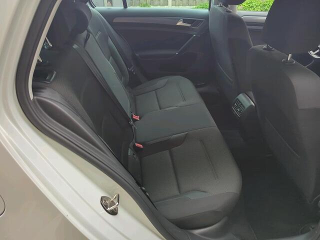 Volkswagen e-Golf E-DITION 136pk / LED / Virtual cockpit / Achteruitrij camera / 16'' LMV