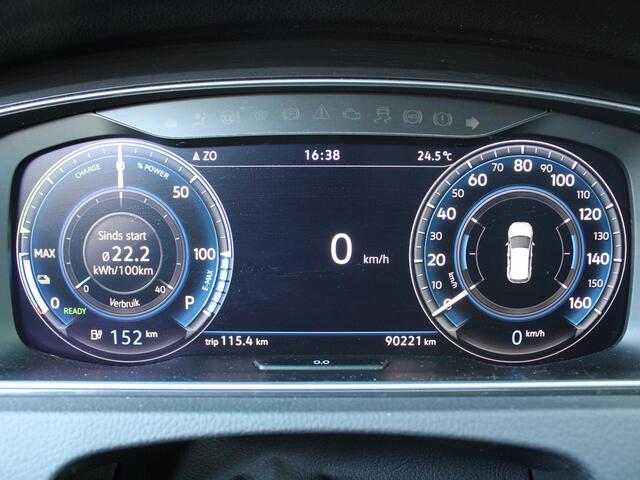 Volkswagen e-Golf e-Golf | STOELVERWARMING | APPLE CARPLAY / ANDROID AUTO | ADAPTIEVE CRUISE CONTROL |