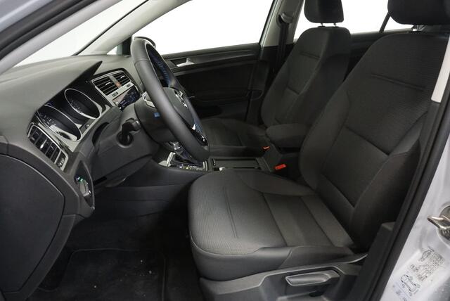 Volkswagen e-Golf Edition Navigatie Climate Control Parkeer sensoren V+A Privacy Glass
