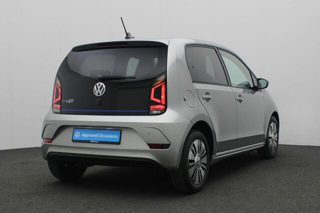 Volkswagen e-Up e-Up! 82 pk | Stoelverwarming | Parkeersensoren achter | Navigatie via App | Cruise Control