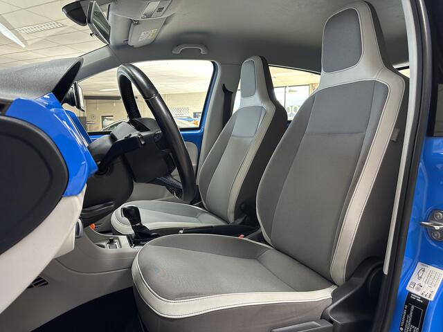 Volkswagen e-Up e-Up! High Up!/ Half-Leder/ Navi/ Stoelverw./ 15'' LMV/ PDC/ Cruise/ Clima/ Elek. pakket/ Isoifx/ Bluetooth/ LEDER. Stuur/ LED Dagrijverl./ Extra getint glas/ Chroom.