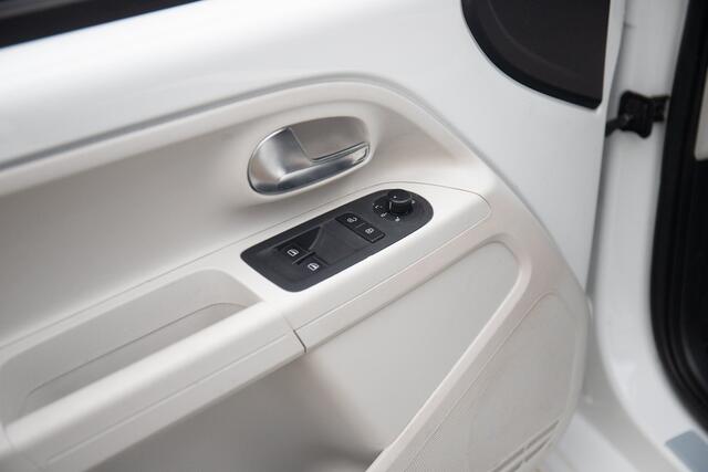 Volkswagen e-Up e-Up! 82pk 5D | PDC | 15" | Stoelverw. | Cruise | Voorruitverw.