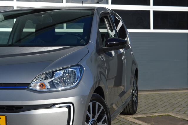 Volkswagen e-Up e-Up! | Camera | Lane assist | Parkeersensoren | Cruise control | 205 km actieradius. Financiering mogelijk!