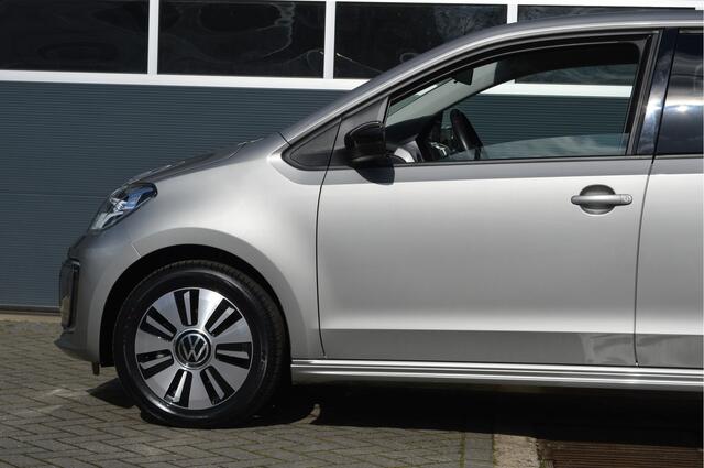 Volkswagen e-Up e-Up! | Auto. airco/Stoelverw/Bluetooth | 205km actieradius. Financiering mogelijk! Stoelverw/Bluetooth |