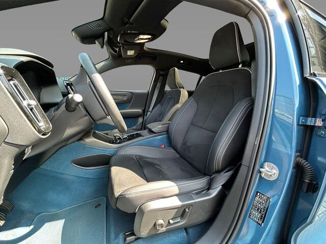 Volvo C40 Recharge Twin Intro Edition 78 kWh / Trekhaak / Panoramadak / 360Camera / 19'' / Interieurvoorverwarming / Harman Kardon / Keyless / Navigatie / Dodehoek / DAB / ACC / Stoelverwarming / Stuurverwarming / Warmtepomp