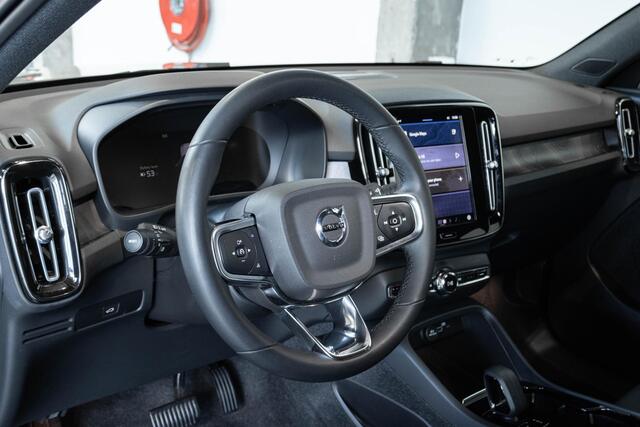 Volvo C40 Recharge Ultimate 69 kWh |Warmtepomp| Adaptieve Cruise Control| Blind spot| Semi Elektrische trekhaak | Verwarmbare stoelen met stuurwiel | Panoramadak| Premium Audio| Electrisch Bedienbare voorstoelen.