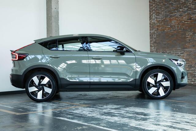 Volvo C40 Recharge Ultimate 69 kWh |Warmtepomp| Adaptieve Cruise Control| Blind spot| Semi Elektrische trekhaak | Verwarmbare stoelen met stuurwiel | Panoramadak| Premium Audio| Electrisch Bedienbare voorstoelen.