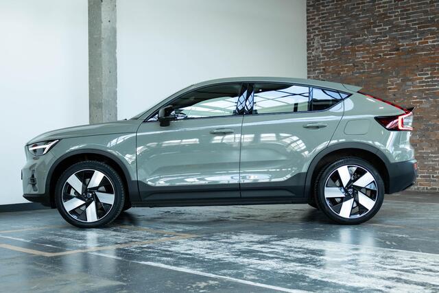 Volvo C40 Recharge Ultimate 69 kWh |Warmtepomp| Adaptieve Cruise Control| Blind spot| Semi Elektrische trekhaak | Verwarmbare stoelen met stuurwiel | Panoramadak| Premium Audio| Electrisch Bedienbare voorstoelen.