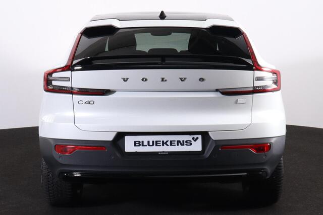 Volvo C40 Plus 69 kWh - Panoramadak - IntelliSafe Assist & Surround - Parkeercamera achter - Verwarmde voorstoelen & stuur - Parkeersensoren voor & achter - Warmtepomp - Draadloze tel. lader - Extra getint glas - 20' LMV