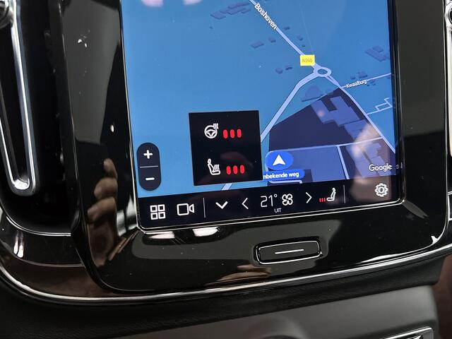Volvo C40 Recharge Plus 69 kWh SOH 95% / Panoramadak / Trekhaak / Camera / Stoel-Stuurverwarming / Navigatie / Radio-multimedia / Apk 01-2027