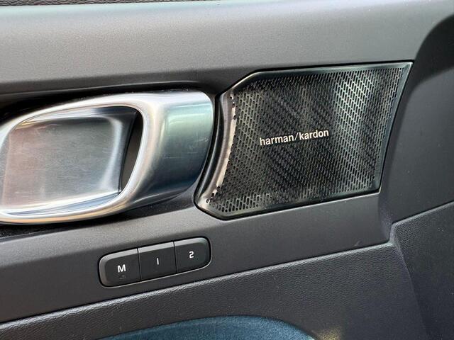 Volvo C40 Recharge Twin Intro Edition 78 kWh | Panoramadak | Harman/Kardon | Stoel & Stuur Verwarming | Trekhaak | 360 Camera |