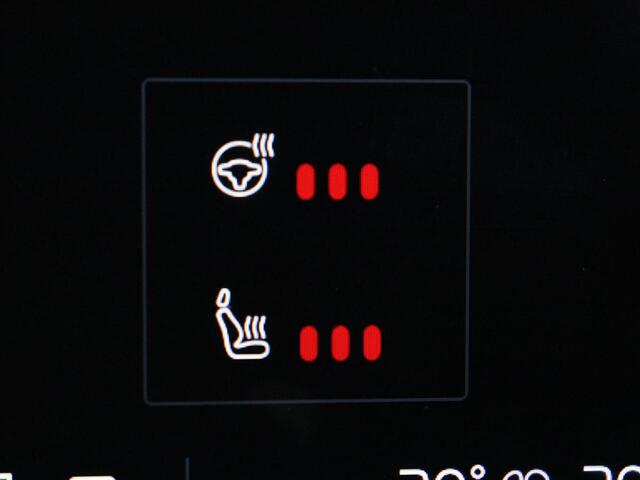 Volvo C40 Recharge Twin Intro Edition 78 kWh | Panoramadak | 360 Camera | Stoelverwarming | Harman/Kardon | Warmtepomp | Adaptive cruise | Matrix LED | Carplay | Memory | Stuurverwarming