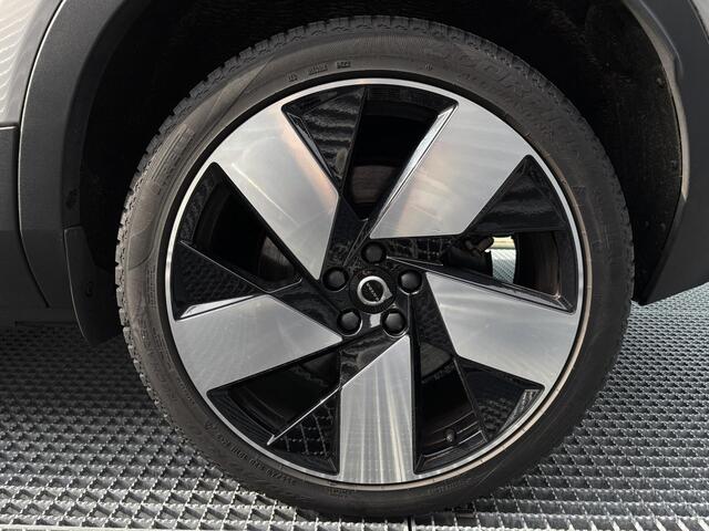 Volvo C40 Recharge Plus 69 kWh Automaat, Stoel- en stuurverwarming, Parkeercamera, Panoramadak, 20 inch wielen, Warmtepomp, Extra getinte ramen, All-season banden