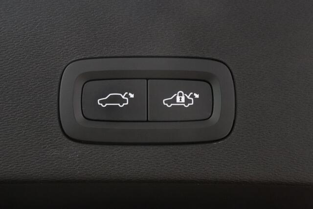 Volvo C40 Recharge Twin Intro Edition 78 kWh | Panoramadak | Memory | SoH 95% | Harman Kardon | 360° Camera | Matrix LED | Trekhaak |