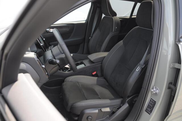 Volvo C40 252PK Automaat Single Ext. Range Plus 82 kWh / Adaptive cruise control / Pilot assist / BLIS / Stoel en stuur verwarming / Elektrische achterklep / Parkeersensoren met camera / Google infotainment / Panoramadak
