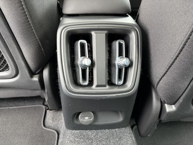 Volvo C40 Recharge Core 69 kWh 26.000 KM | SOH 96% | Panorama | Stoel- & Stuurverwarming | Achteruitrijcamera | Volvo Dealer Onderhouden | All-in incl. 12 mnd BOVAG Garantie |