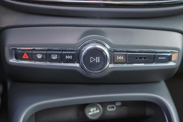 Volvo C40 Recharge Twin Ultimate 78 kWh - Panoramadak - Intellisafe Assist & Surround - 360º Camera - Elektr. bedienbare voorstoelen links met geheugen - Verwarmbare voorstoelen & stuurwiel - Parkeersensoren voor & achter - Warmtepomp - 20" Wielen