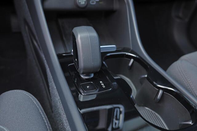 Volvo C40 Recharge Ultimate 69 kWh - Panoramadak - IntelliSafe Assist & Surround - 360º Camera - Harman Kardon audio - Verwarmde voorstoelen & stuur - Elektr. bedienb. voorstoelen met geheugen links - Draadloze tel. lader - Extra getint glas - Inklapbare trekhaak -