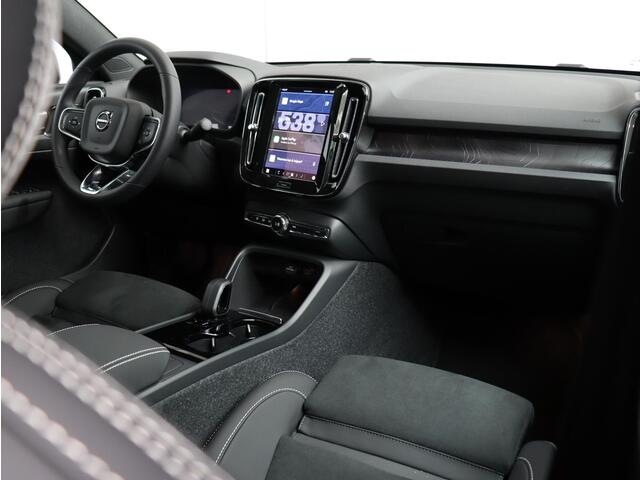 Volvo EC40 Single Motor Extended Range Plus Black Edi. 82 kWh / Trekhaak/ 360 camera / Stoel+stuurverw. / Harman Kardon / Extra getint glas