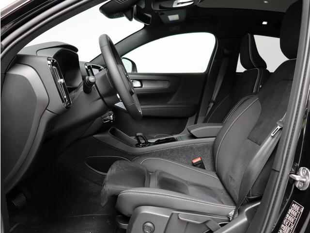 Volvo EC40 Single Motor Extended Range Plus Black Edi. 82 kWh / Trekhaak/ 360 camera / Stoel+stuurverw. / Harman Kardon / Extra getint glas