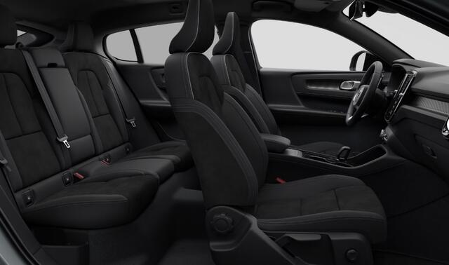 Volvo EC40 252PK Automaat Ext. Range Plus Black Edi. Apple Carplay / Harman Kardon / Adaptive Cruise Control / Pilot assist / Achteruitrijcamera / Lichtmetalen velgen / Keyless entry /