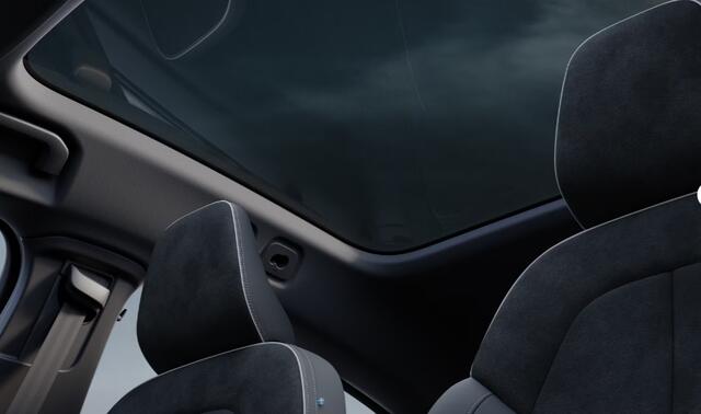 Volvo EC40 252PK Automaat Ext. Range Plus Black Edi. Apple Carplay / Harman Kardon / Adaptive Cruise Control / Pilot assist / Achteruitrijcamera / Lichtmetalen velgen / Keyless entry /