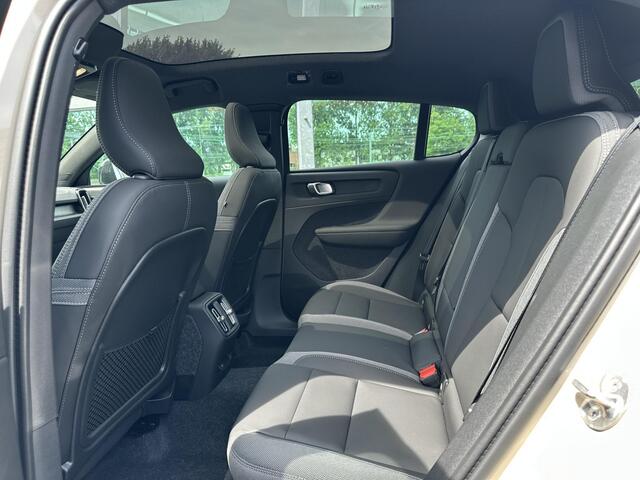 Volvo EC40 Single Motor Extended Range Ultra 82 kWh / Pano. dak / 360 camera / Elek. verstelbare stoelen / Stoelen + stuur verwarmd / Harman Kardon /