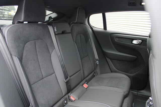 Volvo EC40 Single Motor Extended Range Ultimate 82 kWh | Pixel LED Koplampen | Panoramadak | Harman/Kardon Premium Geluidssysteem | Power Seats Met Geheugen | Lichtmetalen Velgen | Extra Getint Glas | Elektrisch Bedienbare Achterklep | Keyless Entry | BLIS Dodehoekd