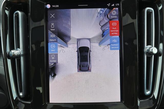 Volvo EC40 Single Motor Extended Range Plus Black Edi. 82 kWh - Panoramadak - IntelliSafe Assist & Surround - 360º Camera - Harman/Kardon audio - Verwarmde voorstoelen, stuur - Parkeersensoren voor & achter - Draadloze tel. lader - Warmtepomp - Extra getint glas - 2