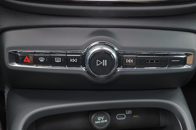 Volvo EC40 Single Motor Extended Range Plus Black Edi. 82 kWh - Panoramadak - IntelliSafe Assist & Surround - 360º Camera - Harman/Kardon audio - Verwarmde voorstoelen, stuur - Parkeersensoren voor & achter - Draadloze tel. lader - Warmtepomp - Extra getint glas - 2