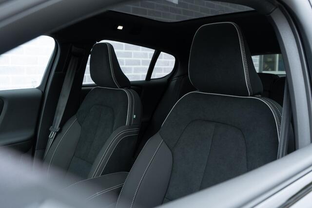 Volvo EC40 Extended Range Plus Black Edition | Pano Dak | Adaptieve Cruise | Warmtepomp | Getint Glas | Stoel-/Stuurverwarming | 360 Camera | Keyless | 20" LM
