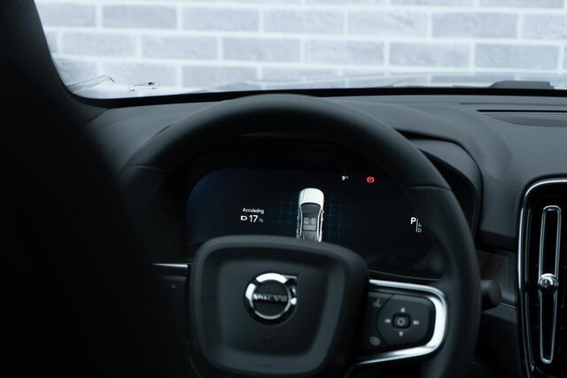 Volvo EC40 Extended Range Plus Black Edition | Pano Dak | Adaptieve Cruise | Warmtepomp | Getint Glas | Stoel-/Stuurverwarming | 360 Camera | Keyless | 20" LM