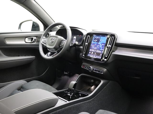 Volvo EC40 Extended Range Plus Black Edition / NIEUW / MY26 / DIRECT LEVERBAAR / NUBUCK / GETINT GLAS / 20'' / ACC / BLIS / STOEL + STUURW. VERWARMING /