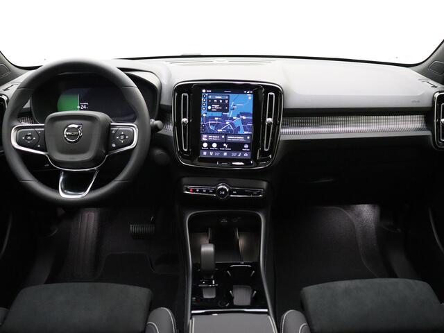 Volvo EC40 Extended Range Plus Black Edition / NIEUW / MY26 / DIRECT LEVERBAAR / NUBUCK / GETINT GLAS / 20'' / ACC / BLIS / STOEL + STUURW. VERWARMING /