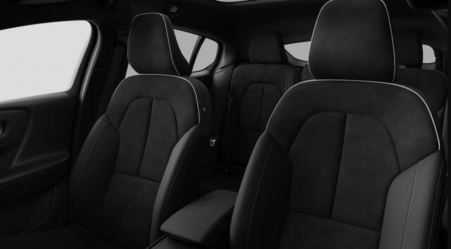 Volvo EC40 Ultra Black Edition | Extended Range | Lighting | Getint glas