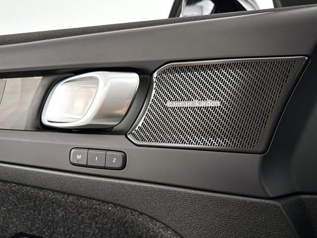 Volvo EC40 Single Motor Extended Range Ultra Black Ed. 82 kWh | Panoramadak | 360° camera | Harman Kardon | Stoel- en Stuurverwarming | Trekhaak