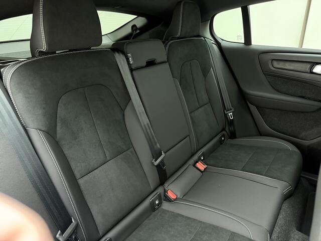 Volvo EC40 Extended Range Plus Black Edition / GRATIS TREKHAAK T.W.V. ¤ 1.295,- * / NIEUW / MY26 / DIRECT LEVERBAAR / NUBUCK / GETINT GLAS /