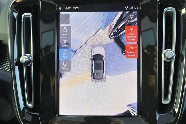 Volvo EC40 Single Motor Extended Range Ultra Black Ed. 82 kWh Intellisafe Assist & Surround - 360º Camera - Harman/Kardon audio - Verwarmde voorstoelen & stuur - Parkeersensoren voor & achter - Elektr. bedienb. voorstoelen met geheugen links - Draadloze tel. lader -