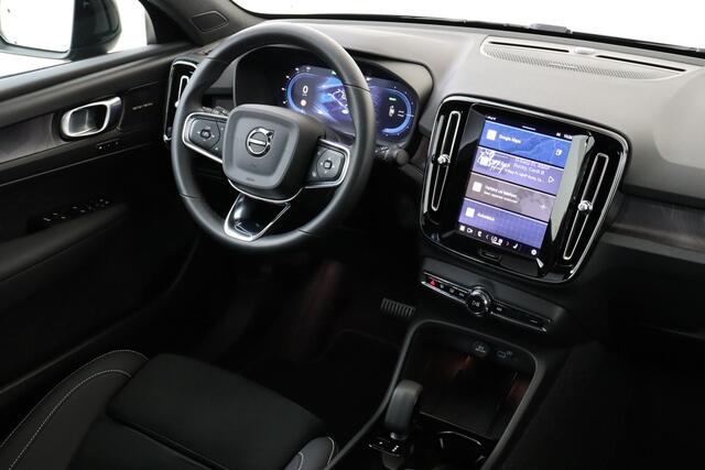 Volvo EC40 TWIN MOTOR PERFORMANCE ULTRA BLACK EDITION 82 kWh *FULL OPTIONS!* -PANO.DAK|HARMAN/KARDON|360°CAM|LIGHTING|POWER-SEATS|20"|SoH:99% *NW.PRIJS ¤64.824,-*