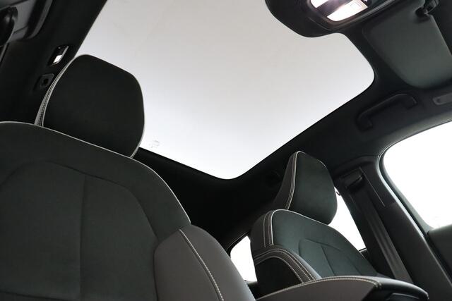 Volvo EC40 TWIN MOTOR PERFORMANCE ULTRA BLACK EDITION 82 kWh *FULL OPTIONS!* -PANO.DAK|HARMAN/KARDON|360°CAM|LIGHTING|POWER-SEATS|20"|SoH:99% *NW.PRIJS ¤64.824,-*