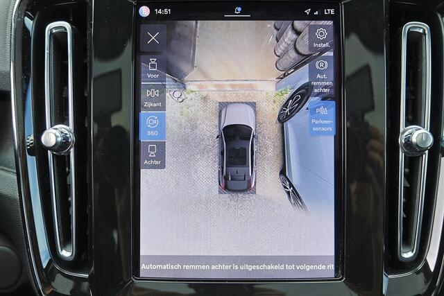 Volvo EC40 Performance Plus 82 kWh - Panoramadak - IntelliSafe Assist & Surround - 360º Camera - Harman/Kardon audio - Verwarmde voorstoelen, stuur & achterbank - Parkeersensoren voor & achter - Elektr. bedienb. voorstoelen met geheugen - Warmtepomp - Extra getint g