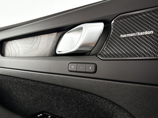 Volvo EC40 Single Motor Extended Range Ultra Black Ed. 82 kWh | Panoramadak | 360° camera | Harman Kardon | Matrix led | Stoel- stuurverwarming