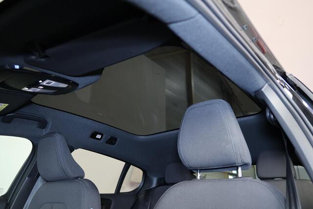 Volvo EC40 Extended Range Plus Black Ed. 82 kWh - Panoramadak - IntelliSafe Assist & Surround - 360º Camera - Harman/Kardon audio - Verwarmde voorstoelen, stuur & achterbank - Parkeersensoren voor & achter - Elektr. bedienb. voorstoelen met geheugen links - Draadloz